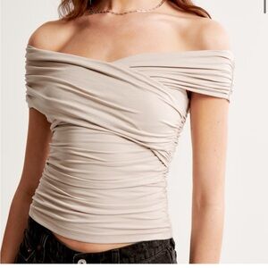 ABERCROMBIE (Red) Off-The-Shoulder Ruched Top
